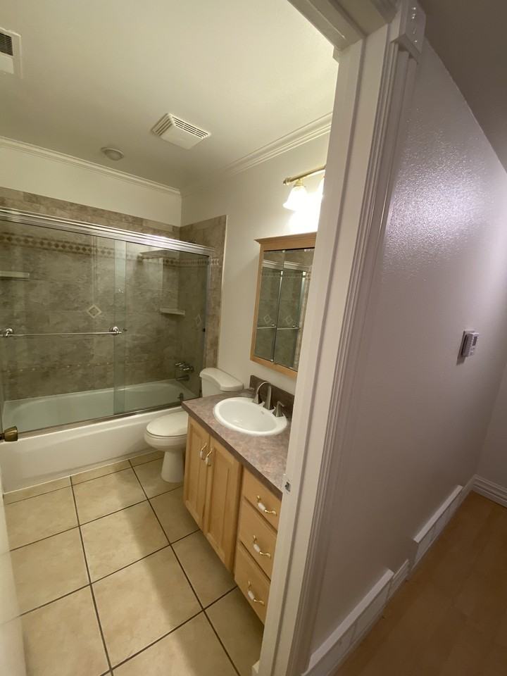 4060 S St #C - Photo 6 of 18