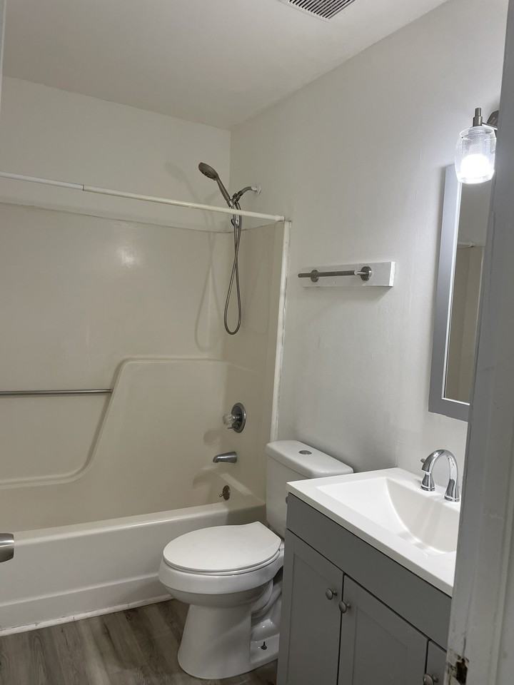 6909 Glendower Rd #B - Photo 5 of 32