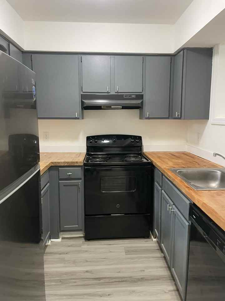 6909 Glendower Rd #B - Photo 6 of 32