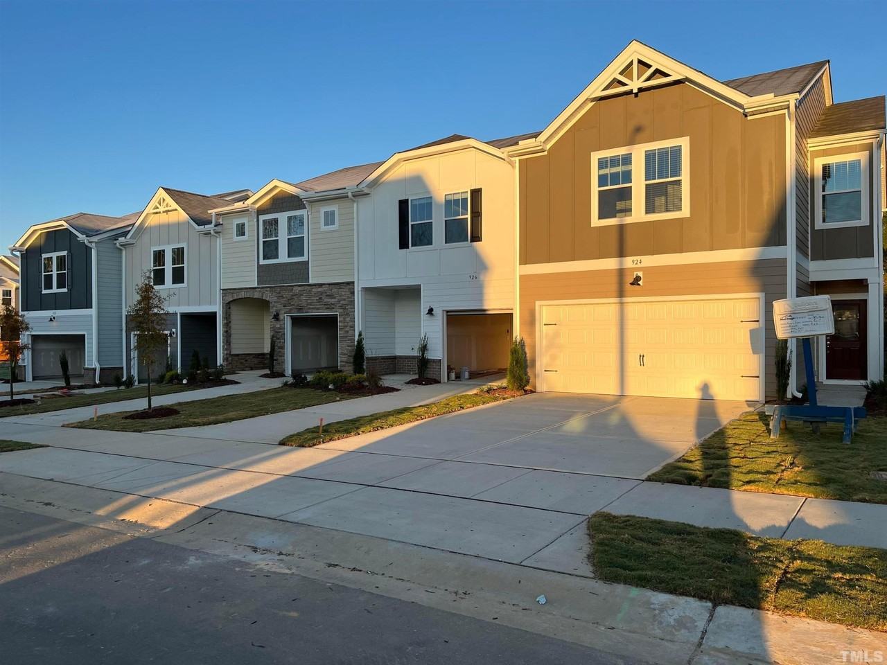 926 Clearhaven Ln - Photo 2 of 16