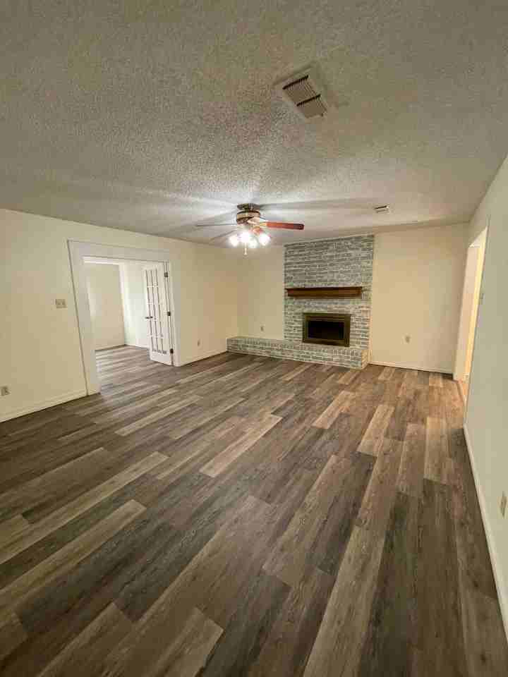 5917 13th St - Photo 2 of 10