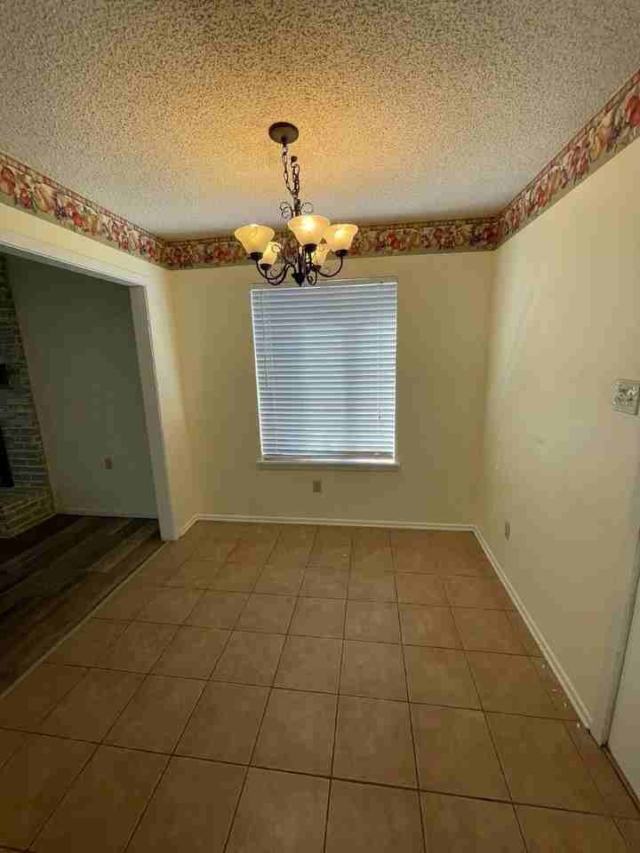 5917 13th St - Photo 4 of 10