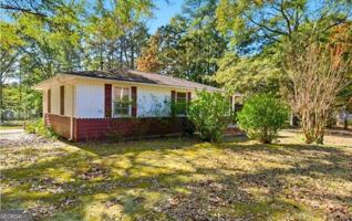 featured image of 15 Dixie Dr