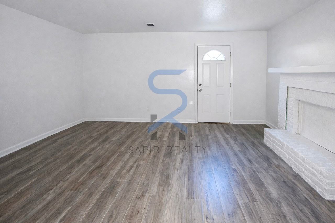 2734 Penwood Pl - Photo 3 of 17