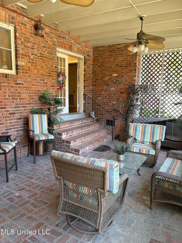 404 Grand Blvd - Photo 2 of 10