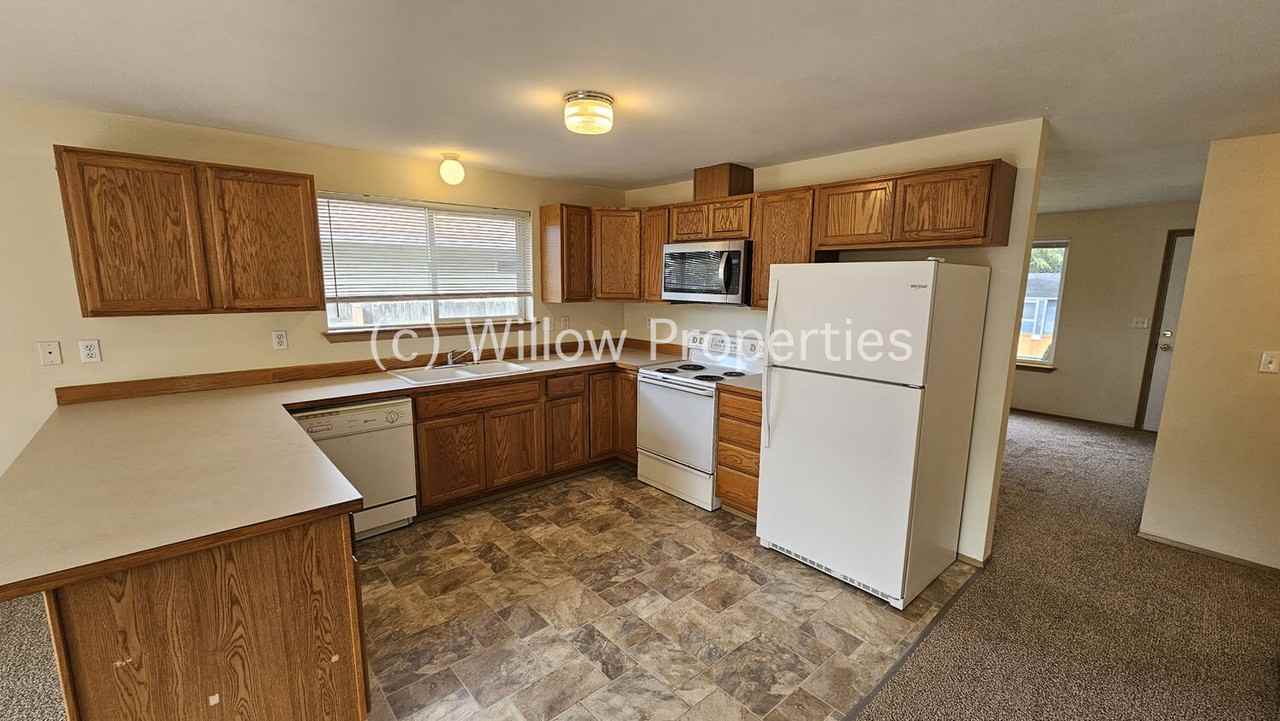 10406 Mount Tacoma Dr Sw - Photo 3 of 10