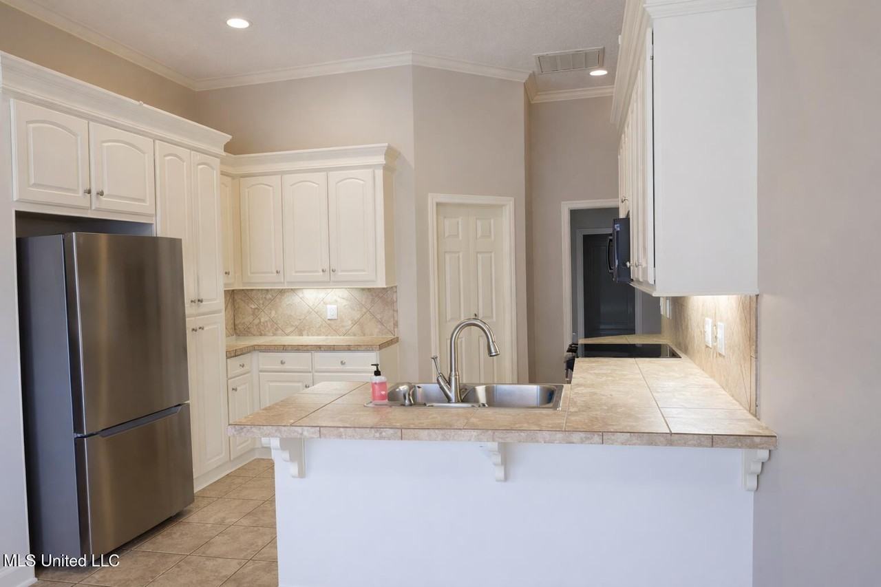 1920 Eastridge Cir - Photo 6 of 14