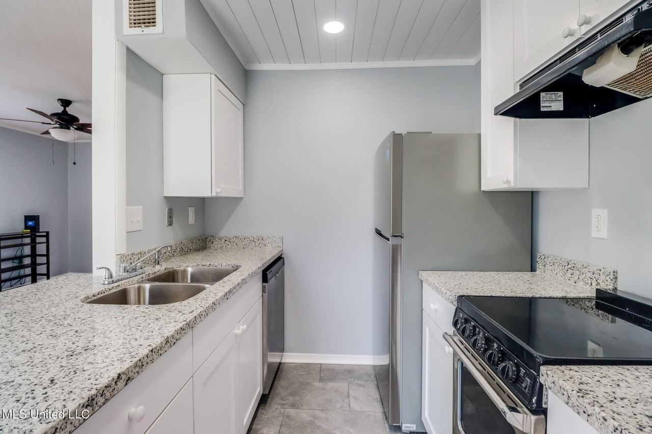 125 Lanai Vlg - Photo 5 of 17