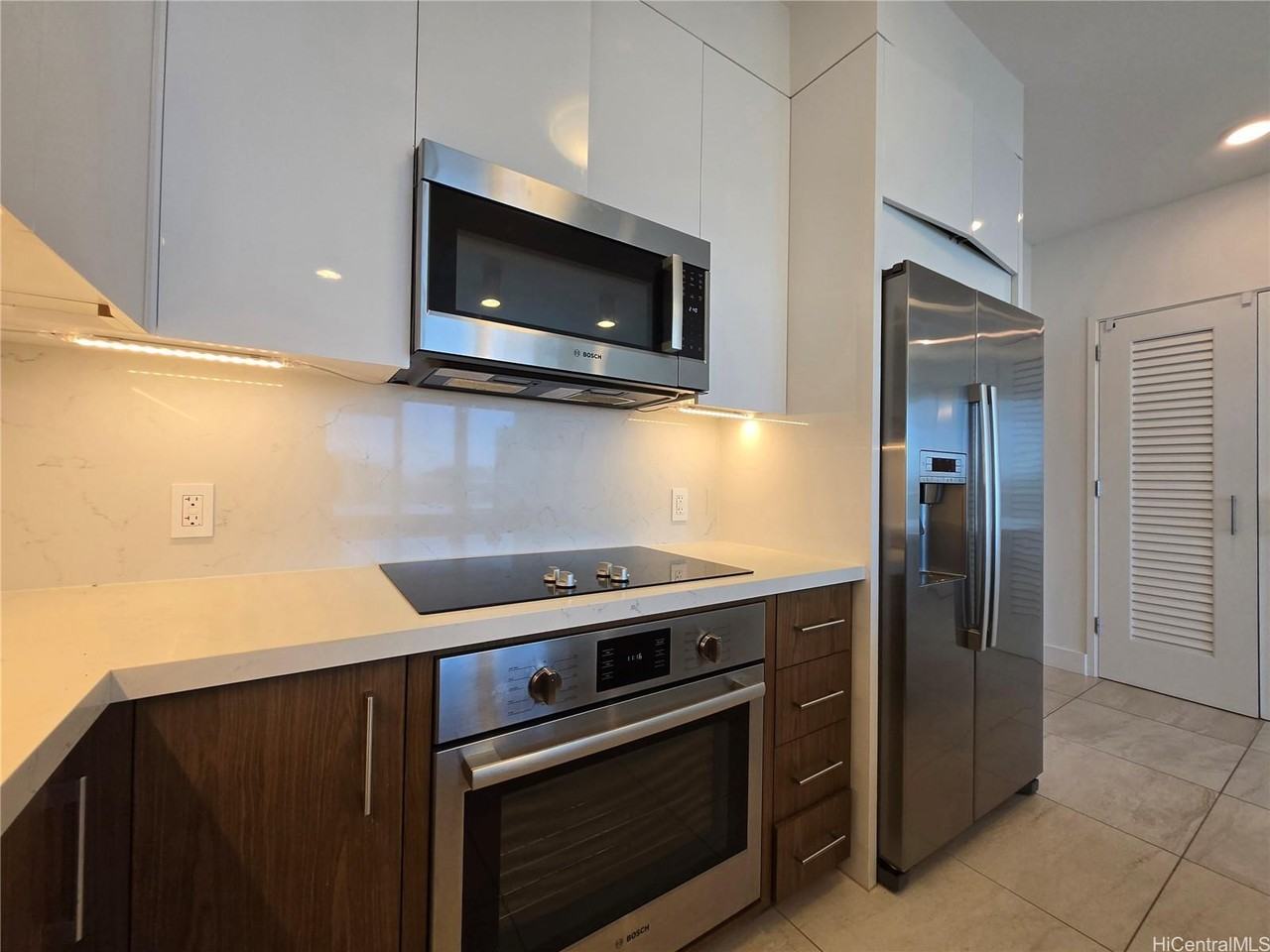 629 Kapiolani Blvd #3710 - Photo 4 of 25