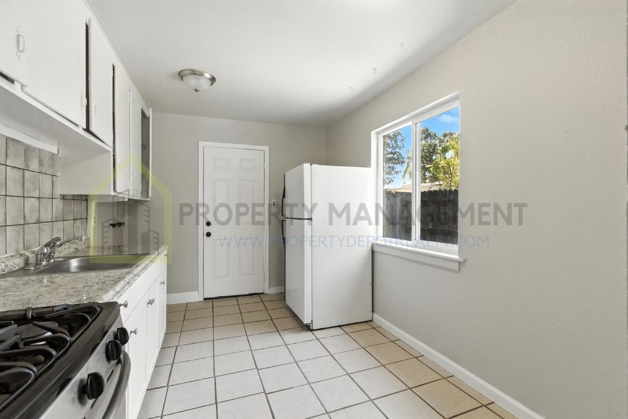 2611 Princeton St - Photo 4 of 24