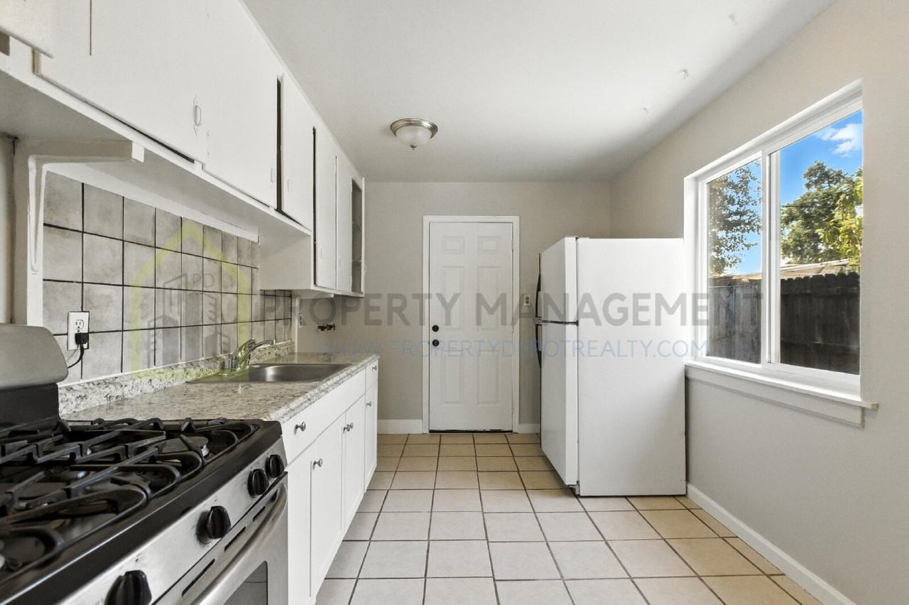 2611 Princeton St - Photo 5 of 24
