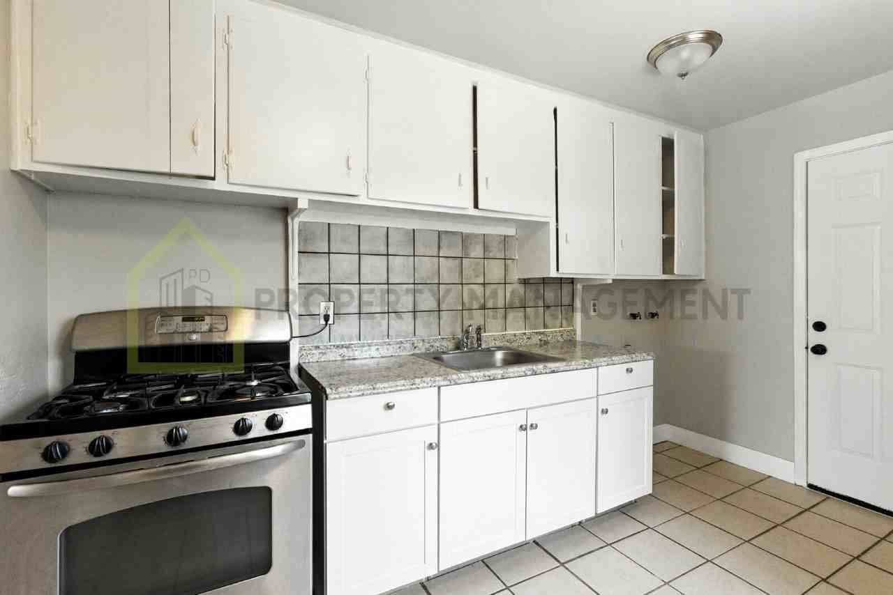 2611 Princeton St - Photo 7 of 24
