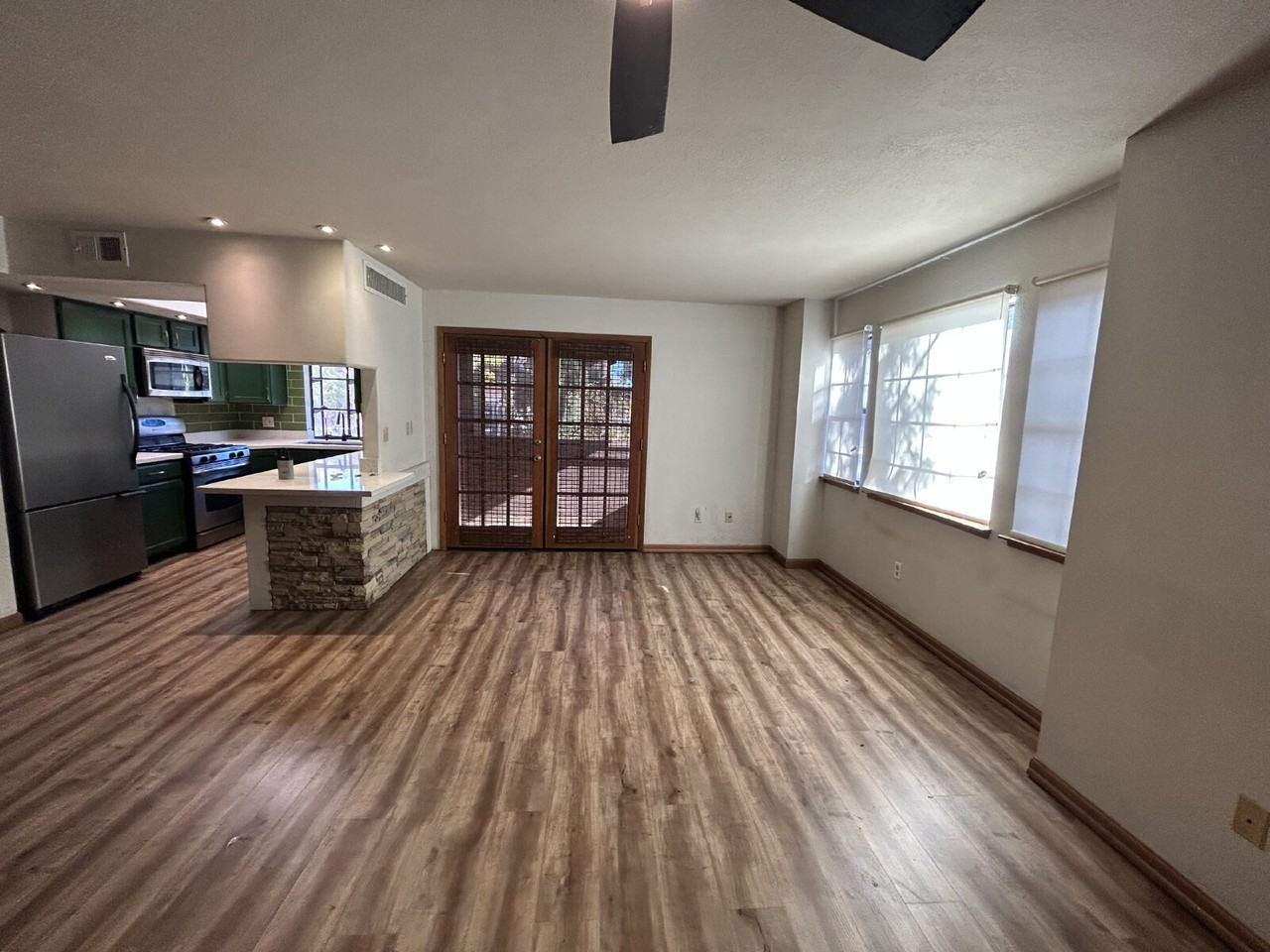 5915 Laredo St - Photo 2 of 34