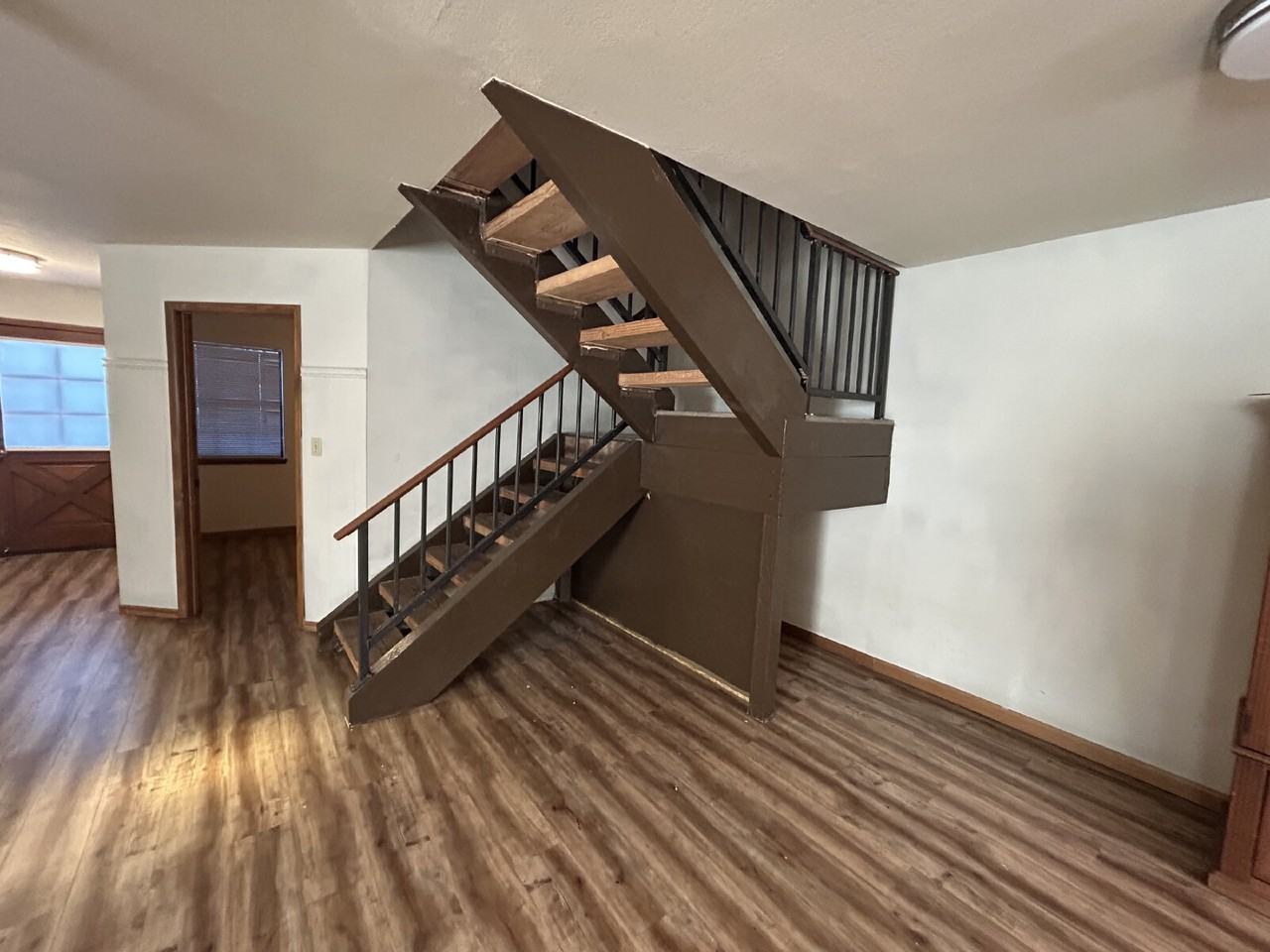 5915 Laredo St - Photo 4 of 34