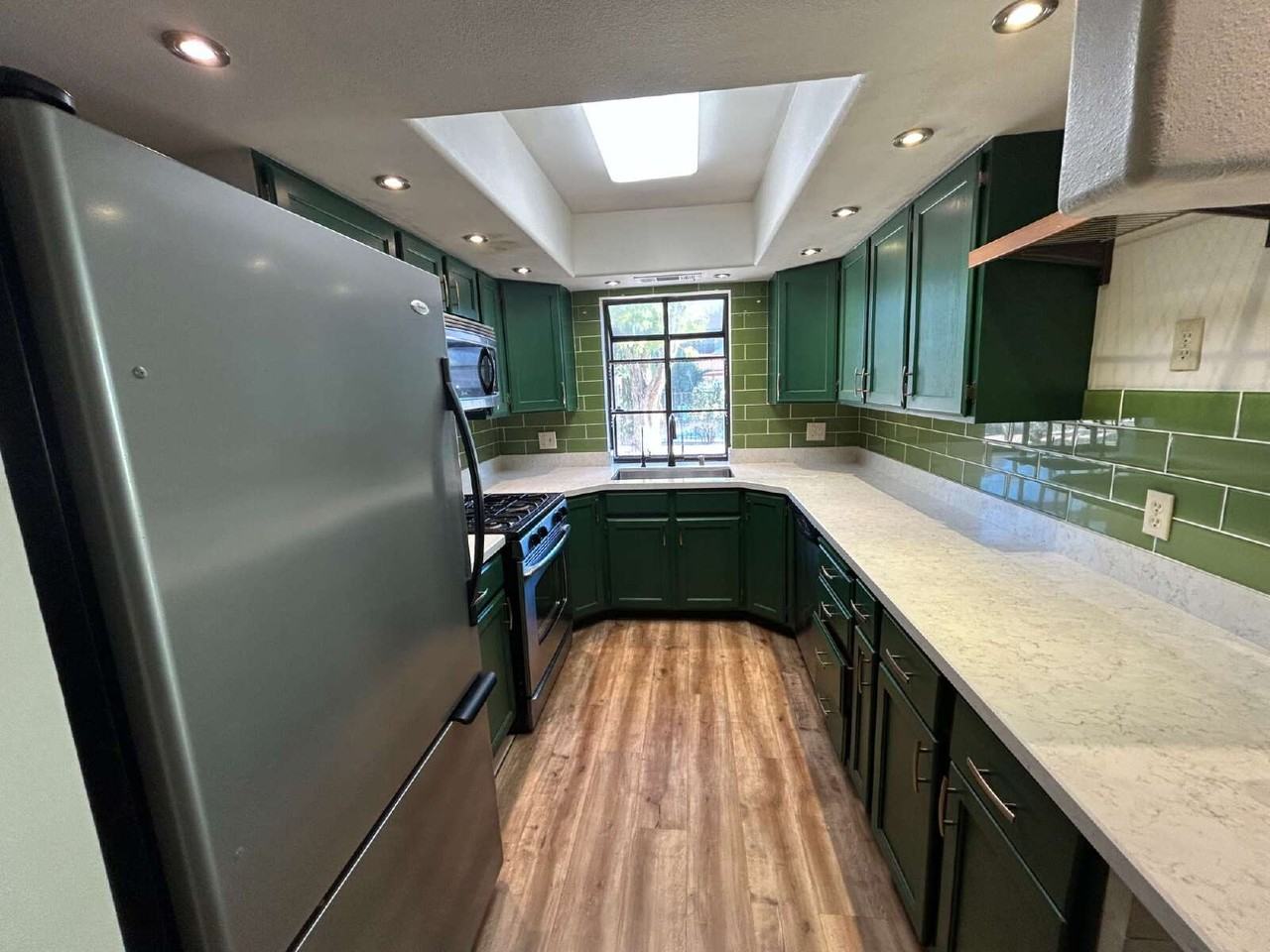 5915 Laredo St - Photo 5 of 34