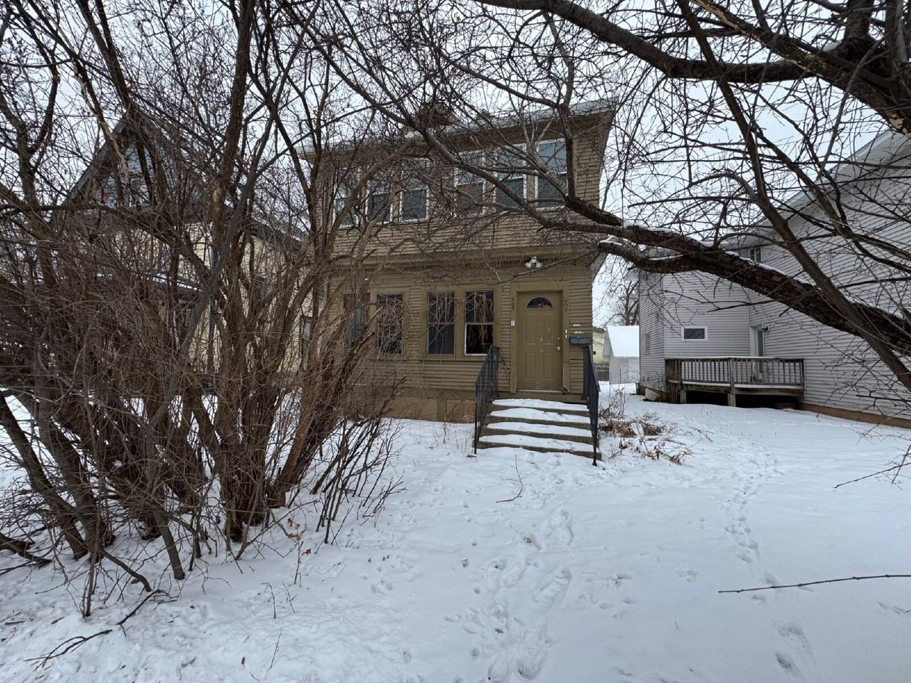 405 Queen Ave N #2 - Photo 2 of 26