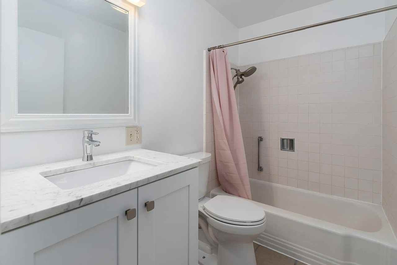 1825 Shoreline Dr - Photo 2 of 7