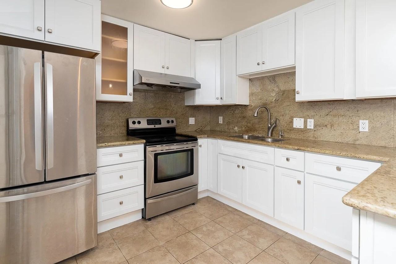 1825 Shoreline Dr - Photo 4 of 7