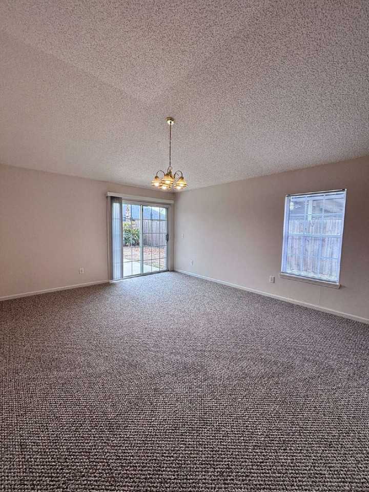 4347 Amberbrook Ct - Photo 4 of 50