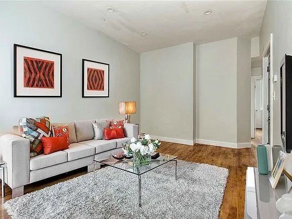 18 Danforth St #9G - Photo 3 of 6