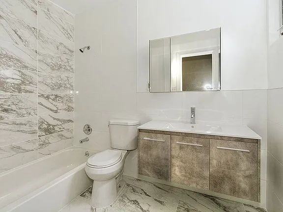 18 Danforth St #9G - Photo 5 of 6