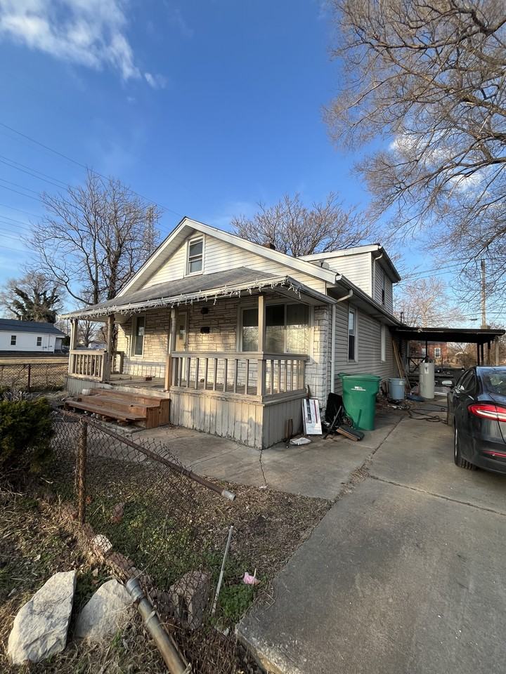 1911 Piggott Ave - Photo 2 of 12