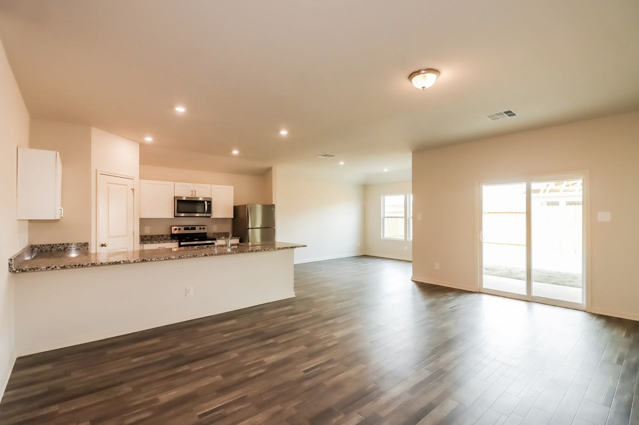 5516 5516 Fox Bluff Dr - Photo 2 of 16