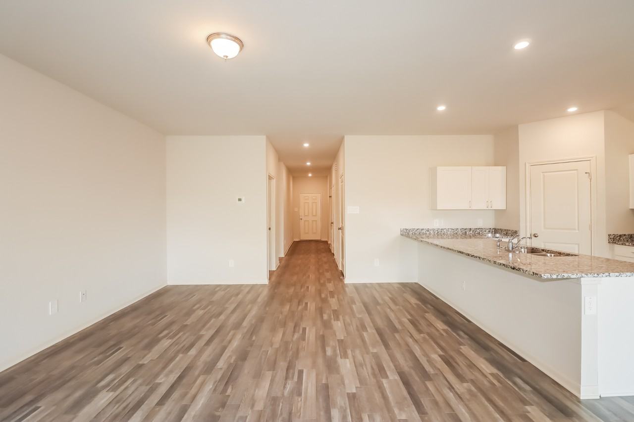 5516 5516 Fox Bluff Dr - Photo 3 of 16