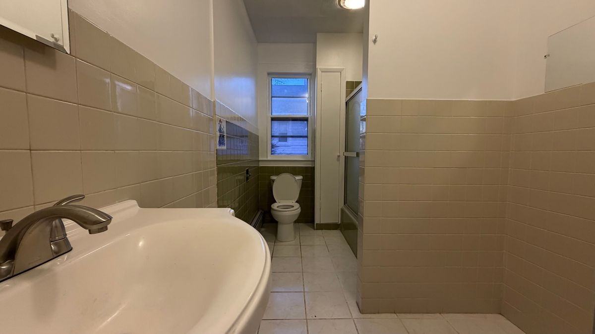 45 Sedgewick Ave - Photo 2 of 8