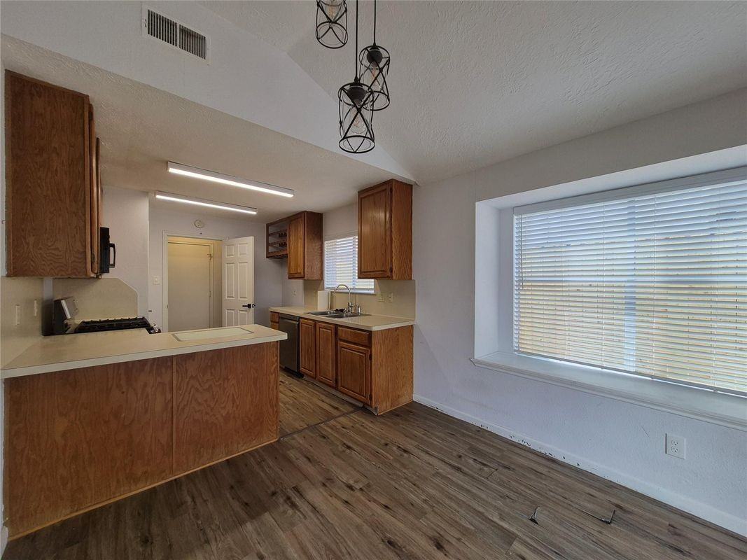 5110 Kleindale Dr - Photo 4 of 9