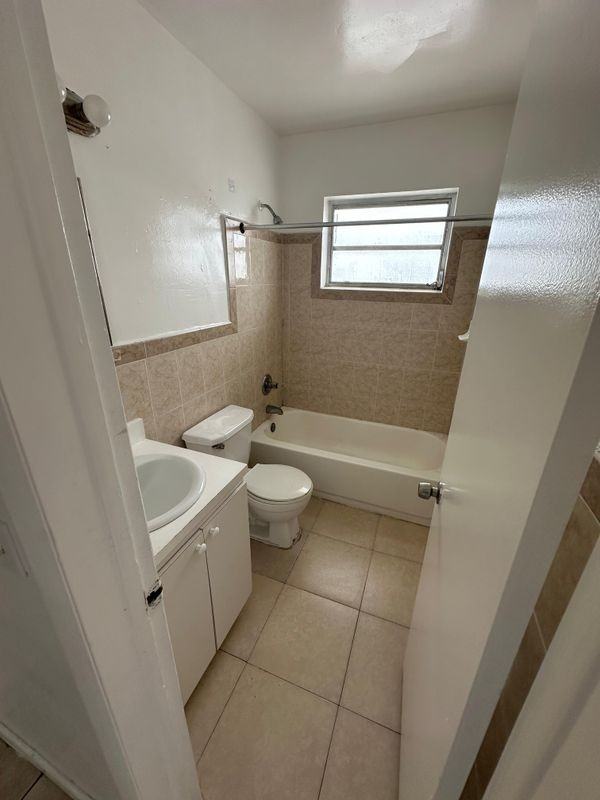 16103 Ne 19th Ct ##4 - Photo 2 of 4