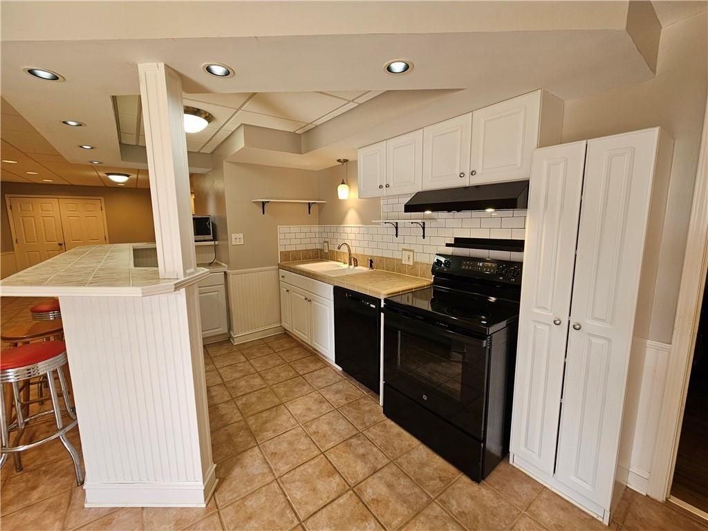 2100 Bennington Ct - Photo 2 of 21