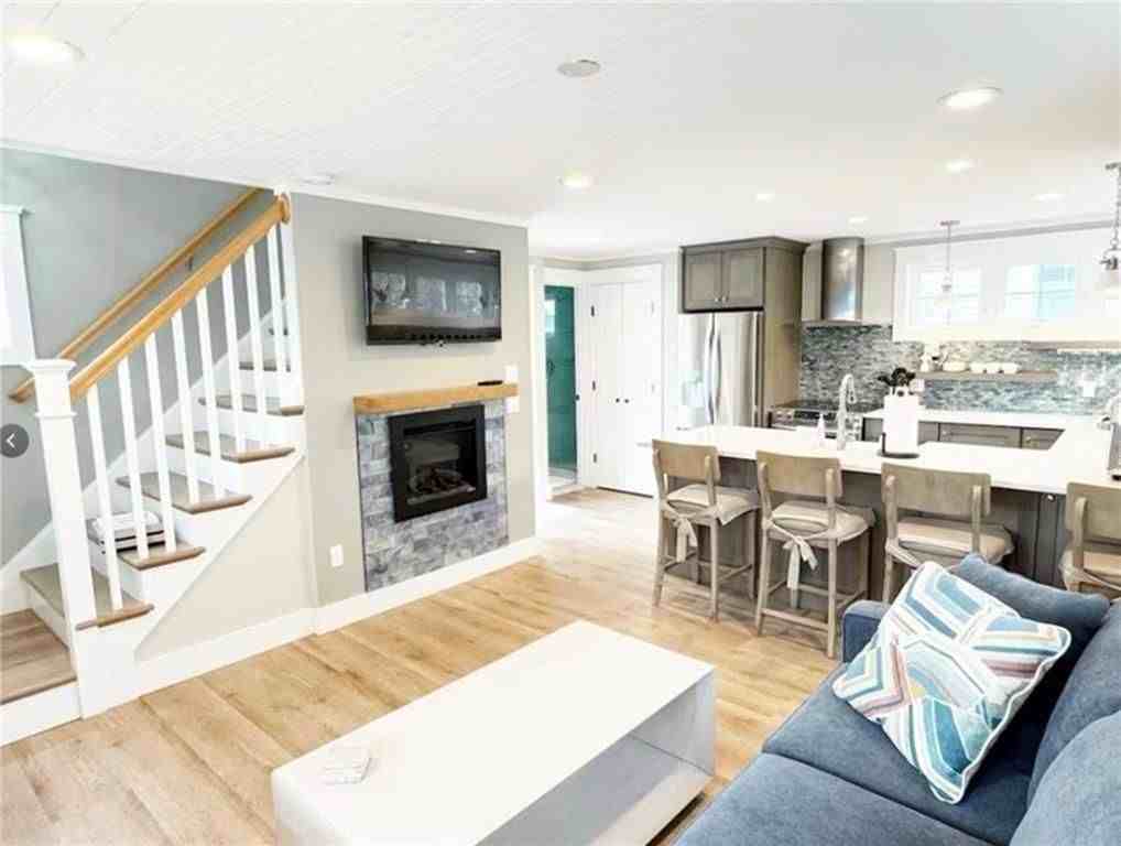 21 Warren Ave - Photo 3 of 19