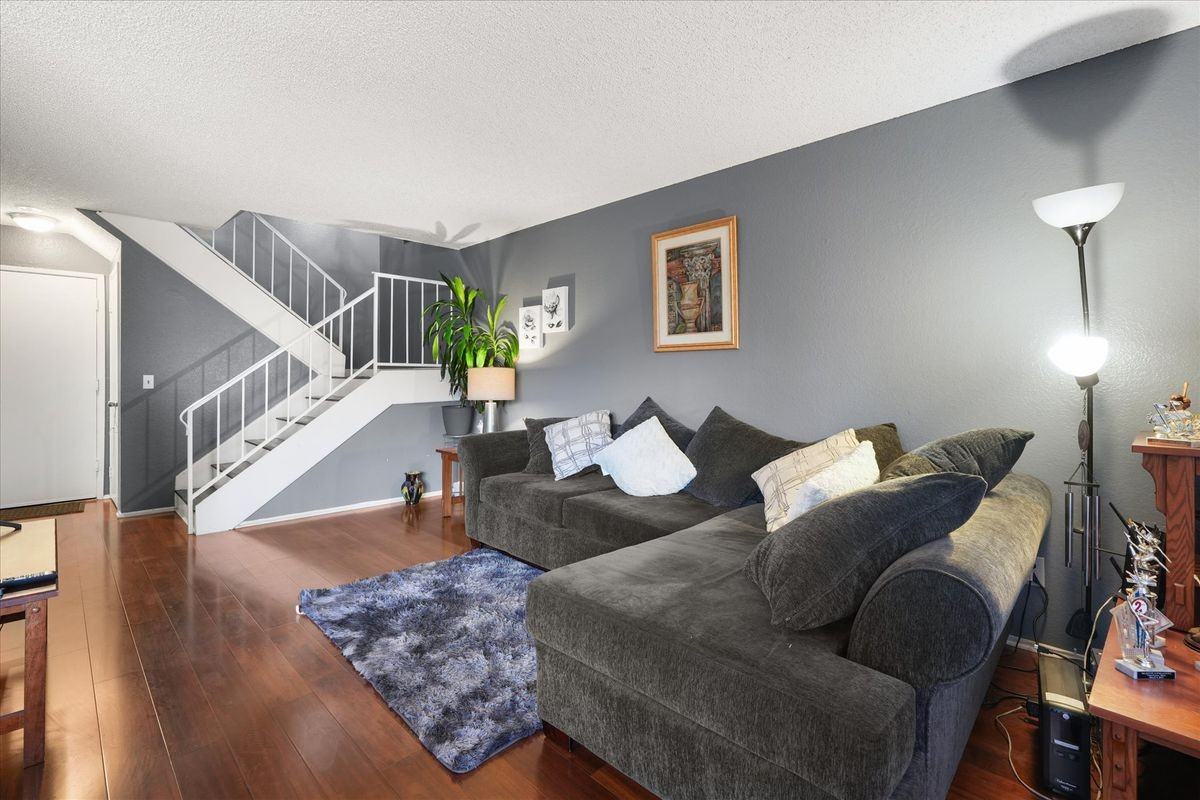 9724 Citrus Ave - Photo 3 of 36