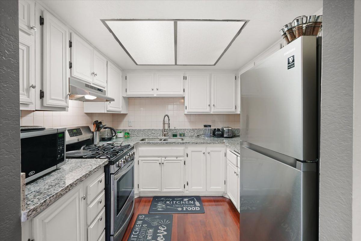 9724 Citrus Ave - Photo 5 of 36