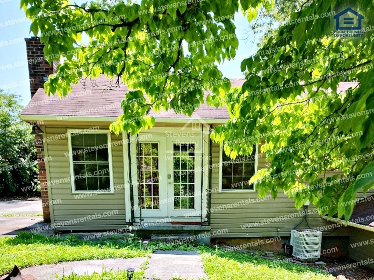 1933 Fenwood Dr - Photo 3 of 16