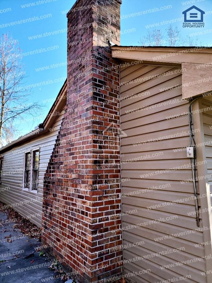 1933 Fenwood Dr - Photo 4 of 16