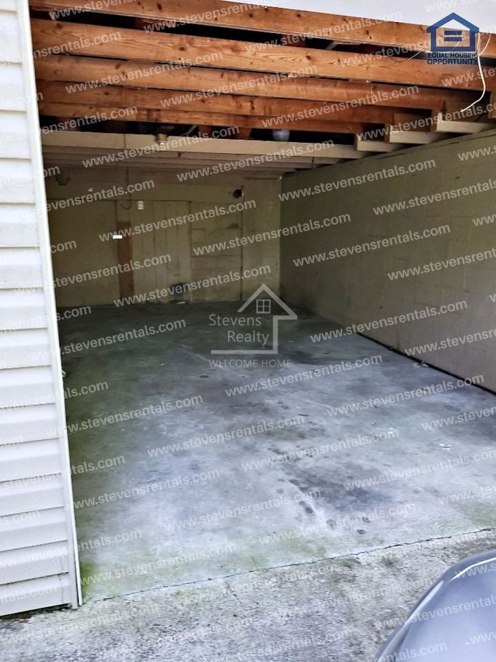 1933 Fenwood Dr - Photo 5 of 16