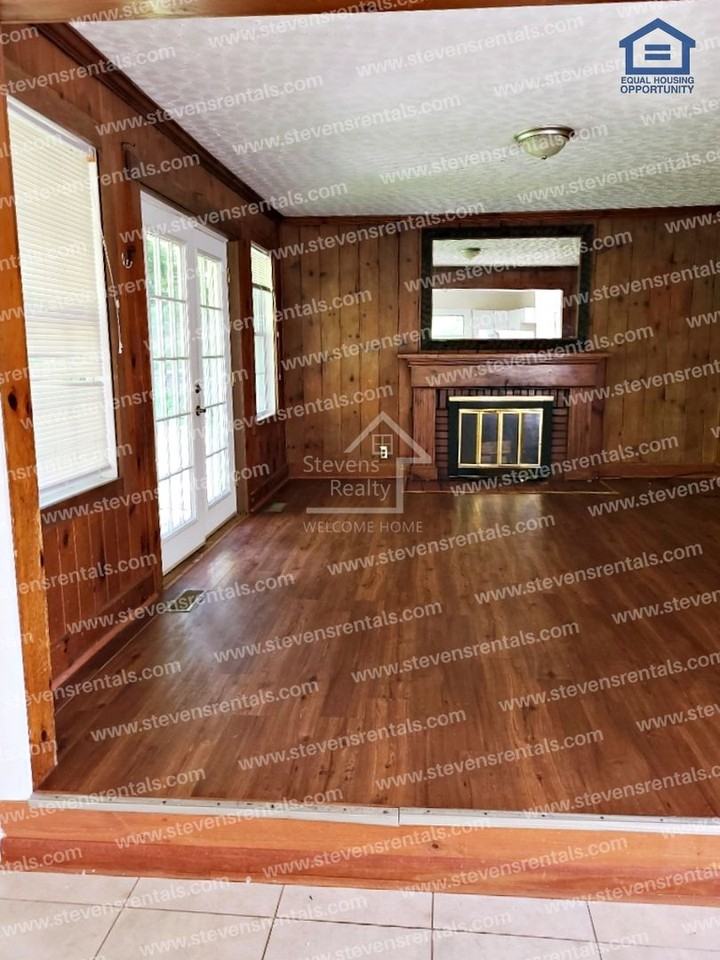 1933 Fenwood Dr - Photo 6 of 16