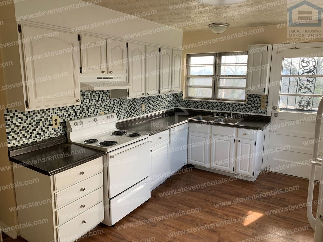 1506 Exeter Ave - Photo 7 of 14