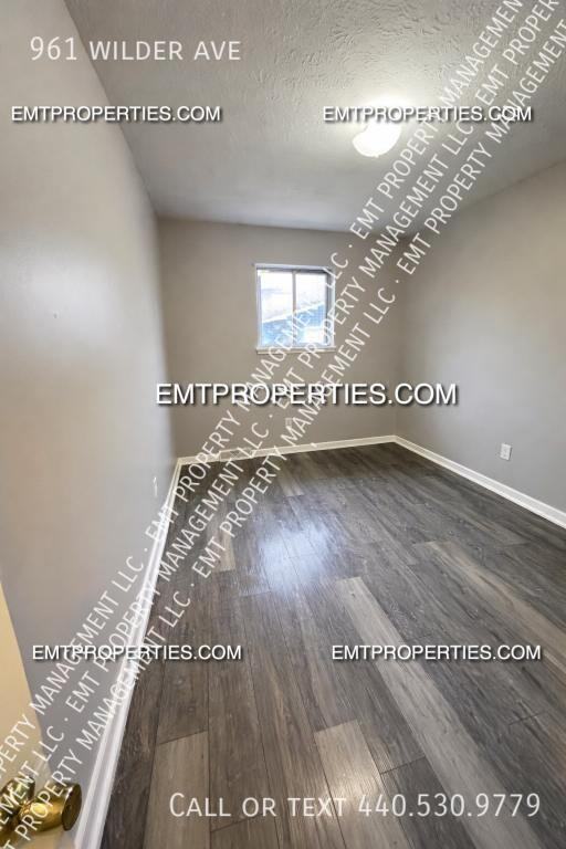 961 Wilder Ave - Photo 2 of 8