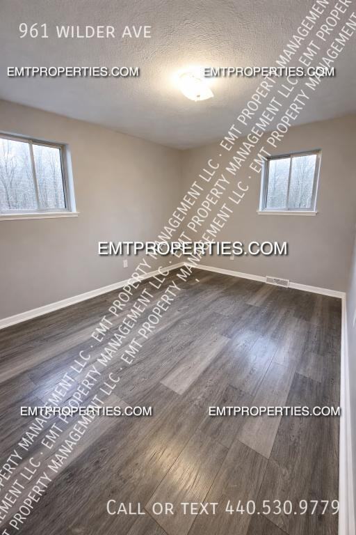 961 Wilder Ave - Photo 3 of 8