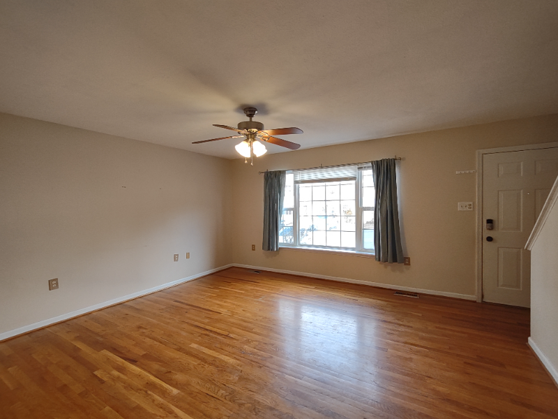 2394 Breckenridge Ct - Photo 3 of 13