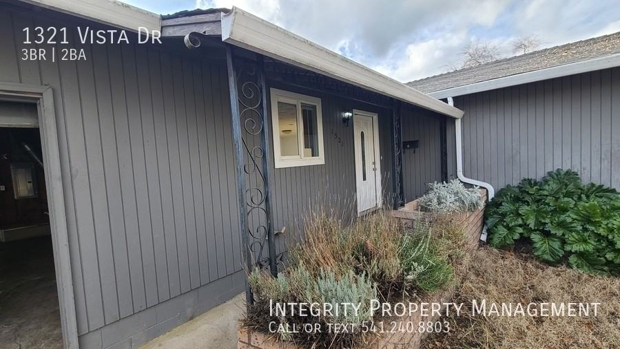 1321 Vista Dr - Photo 4 of 17