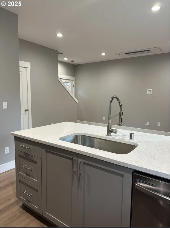 3308 Q St - Photo 4 of 19