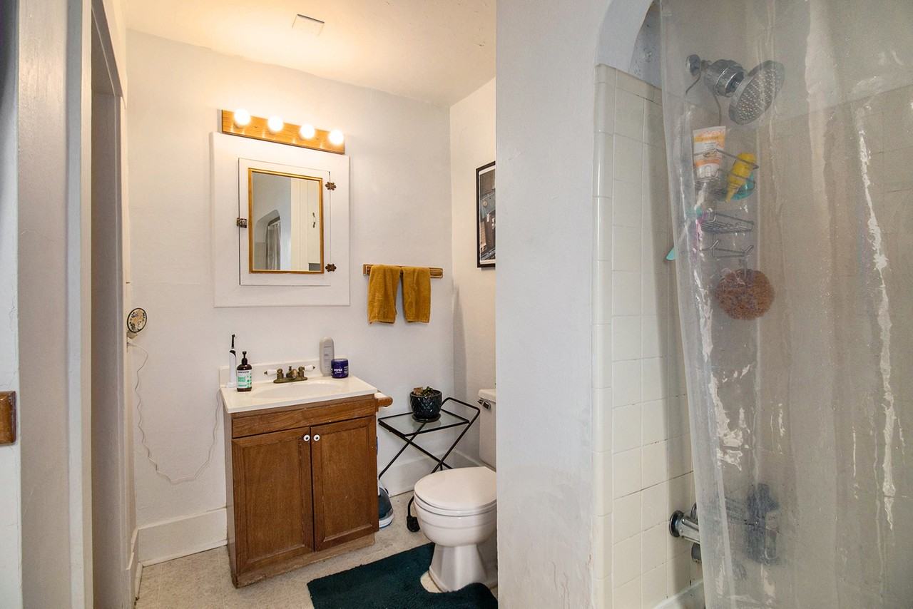 407 N Ashley St #3 - Photo 4 of 15