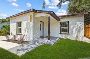 featured image of 911 W Wildwood Dr