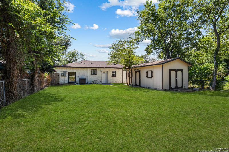 911 W Wildwood Dr - Photo 2 of 20