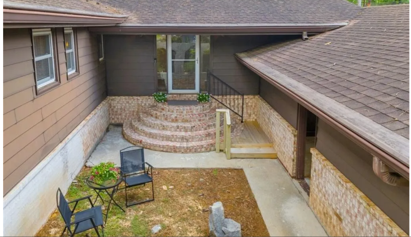 3102 Clairbone Dr - Photo 2 of 13