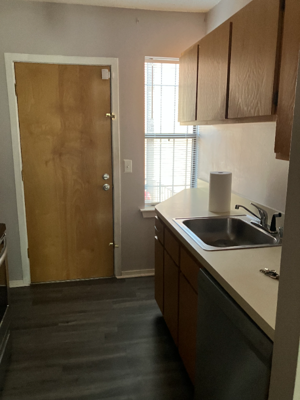 16 Townley St #D3 - Photo 4 of 8